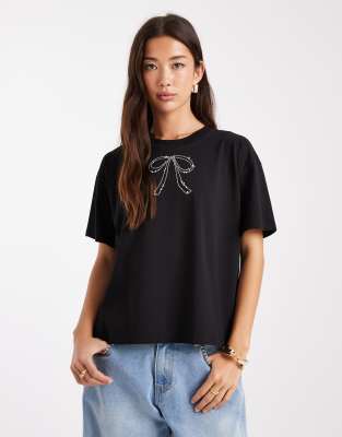 French Connection - T-Shirt in Schwarz aus Hotfix-Schleife aus Kunstperlen