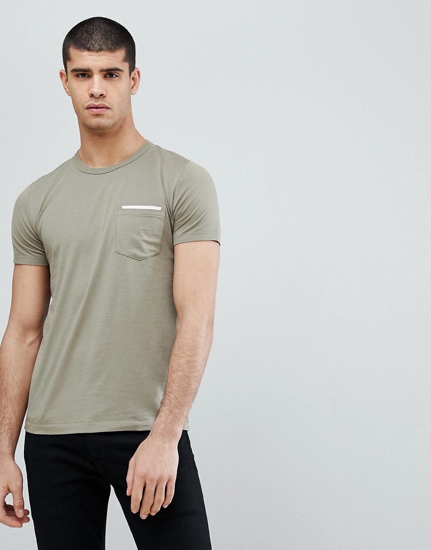 French Connection – T-shirt med bröstficka-Grön