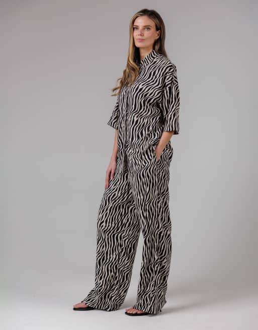French Connection Tiger print oversized button-up 3/4 length sleeve shirt in black, 4 of 4