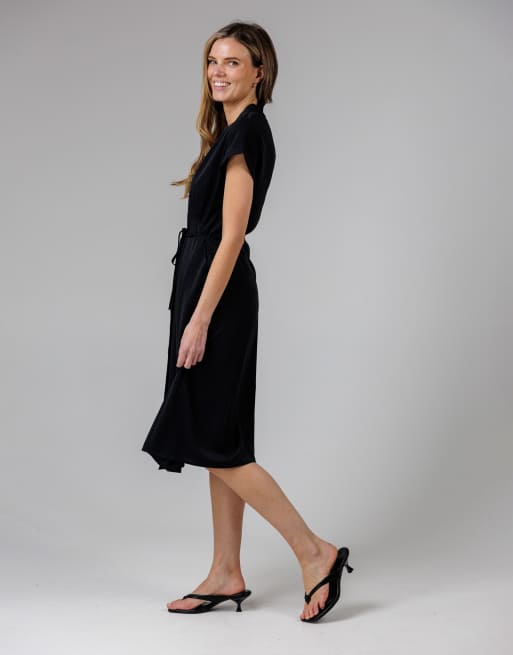 French Connection V-neck cap sleeve crepe midi dress in black, 2 of 4