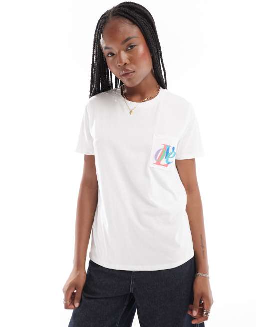 French Connection – Vit t-shirt med Love-broderi på fickan i jersey