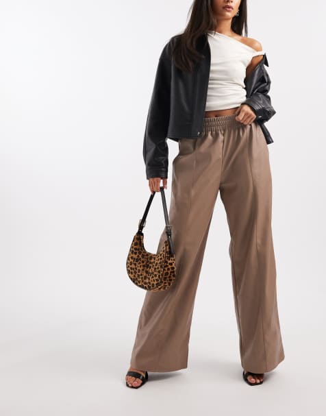 French Connection – Weite Hose aus Kunstleder in Taupe mit Bindebändern - view 1