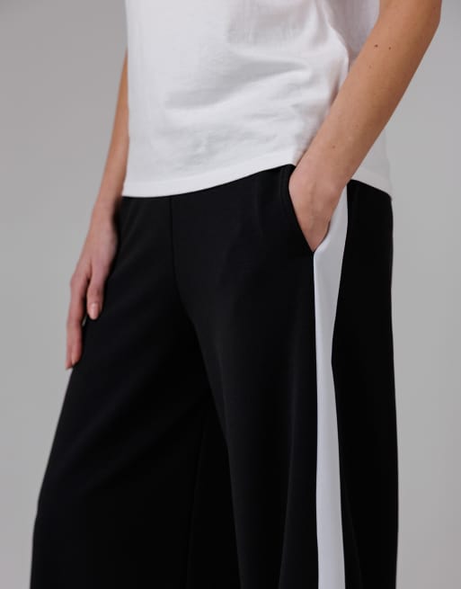 French Connection Wide leg crepe trousers with leg stripe in black, 4 of 4