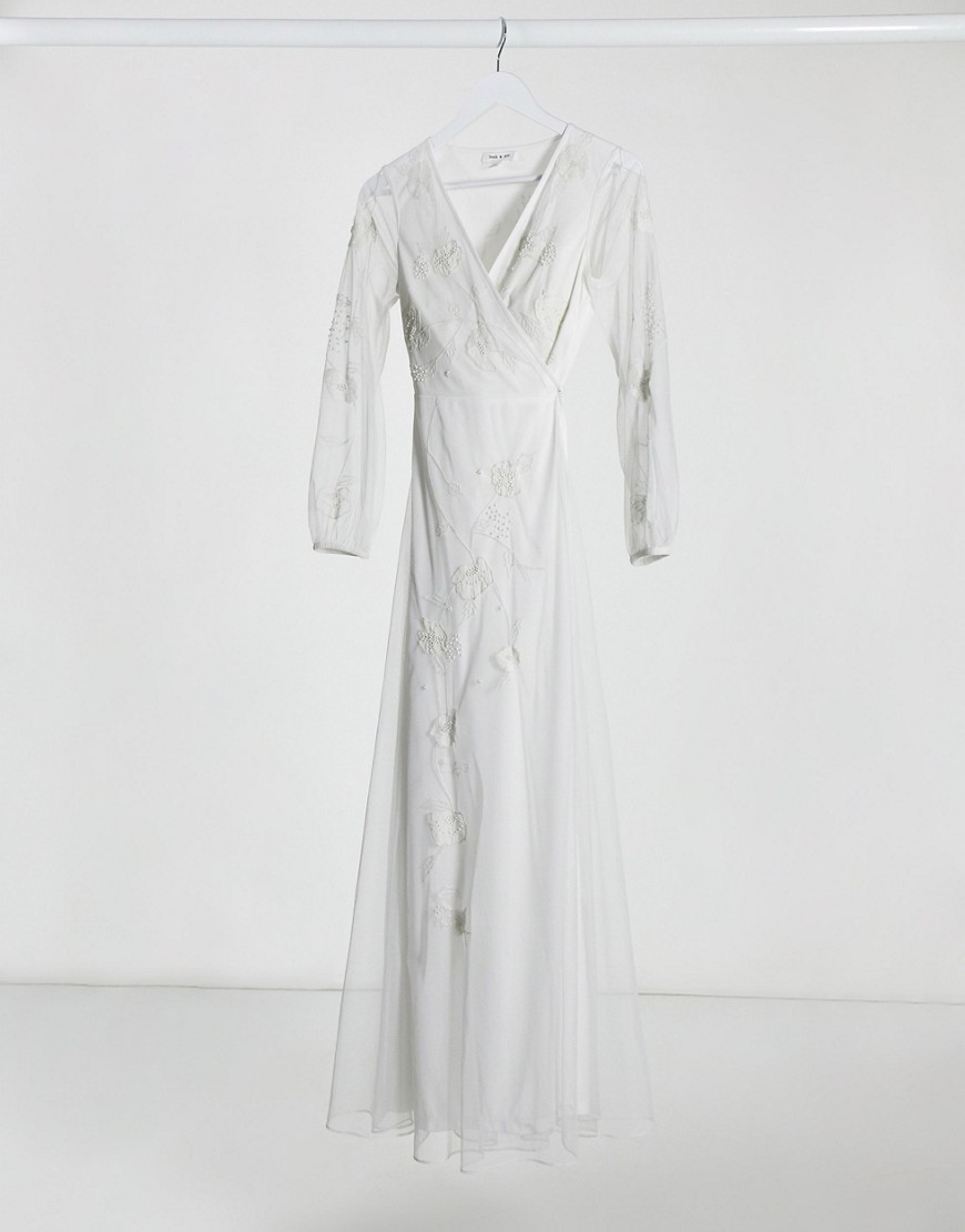 Frock & Frill - Lange geborduurde jurk met overslag in ivoorkleur-Wit