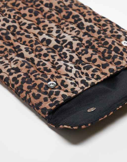 Funda para el portátil guateada con estampado de leopardo de ASOS DESIGN, 2 de 3