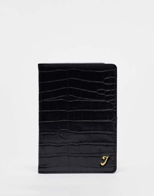 Funda para pasaporte negra efecto piel de cocodrilo con detalle de letra J de ASOS DESIGN