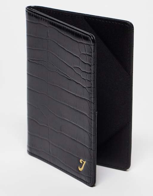 Funda para pasaporte negra efecto piel de cocodrilo con detalle de letra J de ASOS DESIGN, 4 de 4