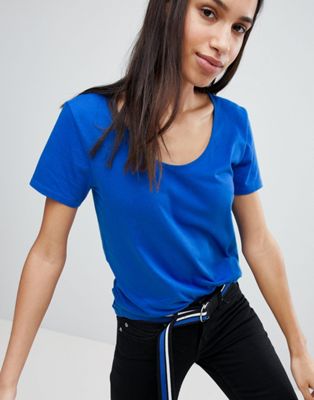 Женская синяя футболка