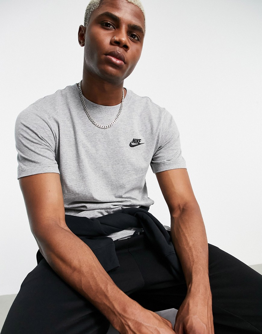 Futura t-shirt i grå fra Nike Club