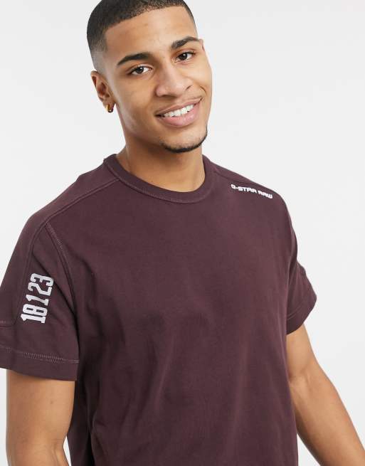 G-Star - T-shirt à inscription sur la manche - Bordeaux
