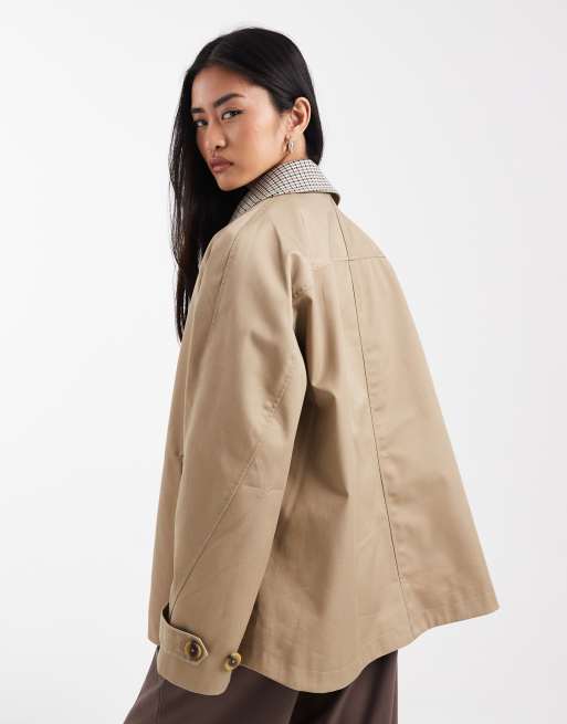 Gabardina beis centeno con forro a cuadros y detalle de capa de ASOS DESIGN, 4 de 4