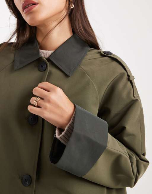 Gabardina caqui abotonada con solapas en contraste de Vero Moda, 3 de 4