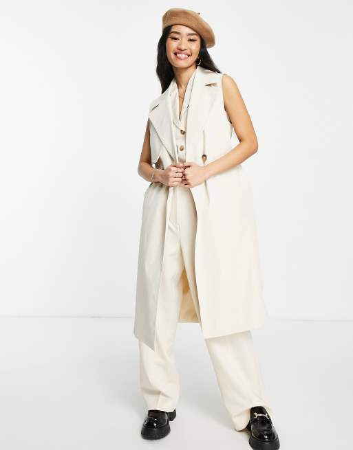 Gabardina color crudo sin mangas de Miss Selfridge