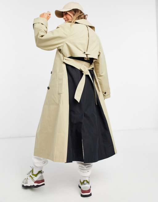 Gabardina color piedra y negra con abertura de ASOS DESIGN
