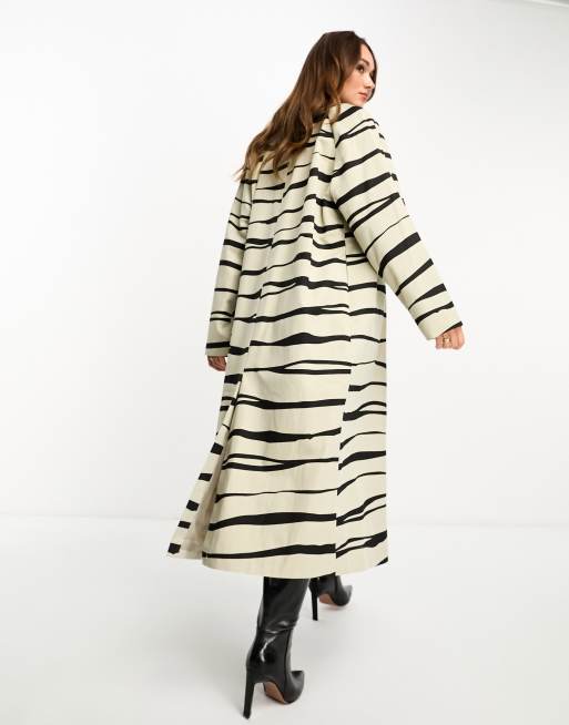 Gabardina con estampado de cebra y hebilla de NA-KD x Josefine HJ, 4 de 4