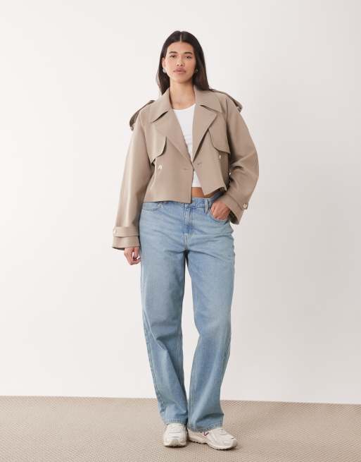 Gabardina corta beis arena con cinturón de Gina Tricot , 2 de 4