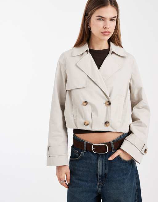 Gabardina corta color piedra de New Look