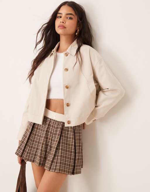 Gabardina corta color piedra de Pretty Lavish