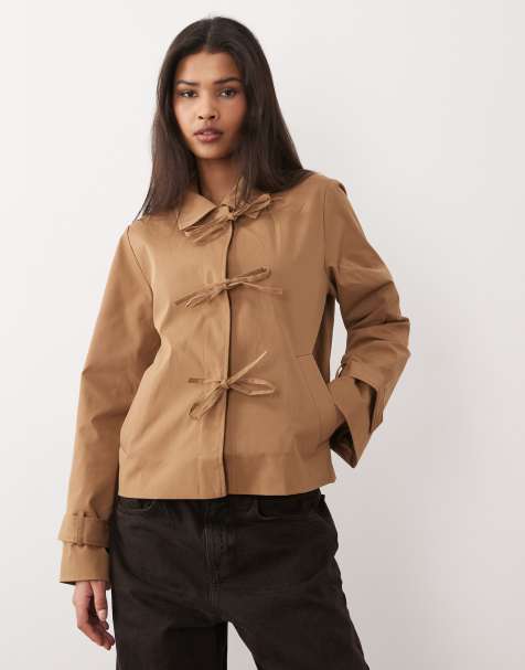 Gabardina corta marrón coco tostado con lazada de VILA - view 1