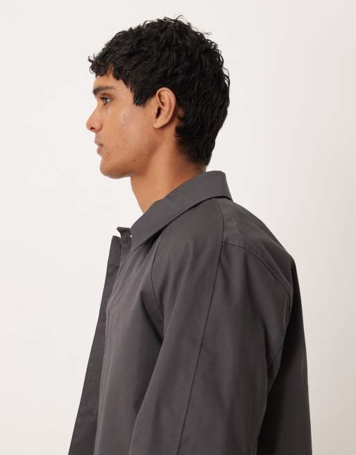 Gabardina gris carbón extragrande de ASOS DESIGN, 4 de 5