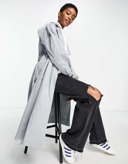 Gabardina gris con pinzas en la espalda de Topshop