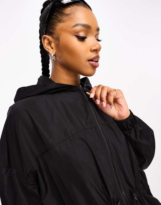 Gabardina larga negra impermeable para festivales con diseño 2 en 1 de Threadbare, 3 de 4