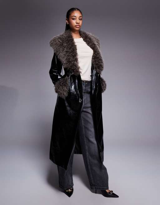Gabardina negra de poliuretano con cuello de piel sintética de River Island