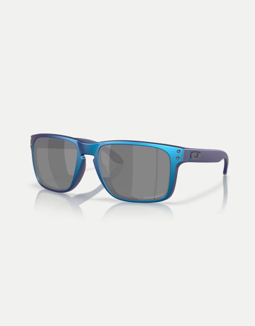 Gafas de sol azul cian mate y azul degradado cuadradas extragrandes con lentes negras efecto espejo polarizadas Holbrook™ de Oakley, 2 de 3