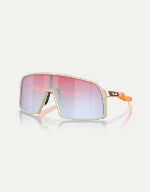 Gafas de sol beis arena mate estilo visor con lentes azules efecto espejo de la colección Sutro Latitude de Oakley