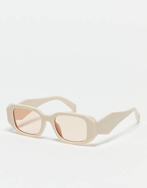 Gafas de sol beis con patillas biseladas de Madein.