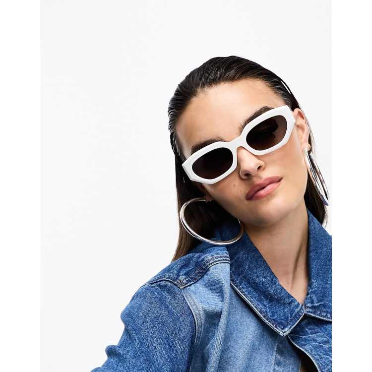 Gafas de sol blancas con montura mediana rectangular con detalle en las  patillas de acetato de ASOS DESIGN