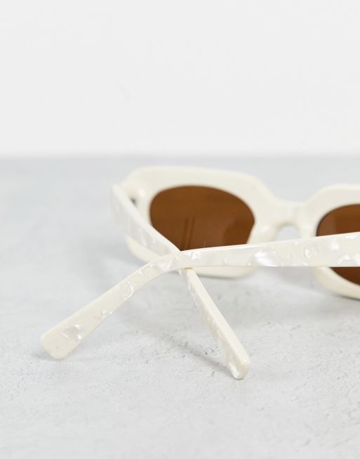 Gafas de sol blancas con montura mediana rectangular con detalle en las  patillas de acetato de ASOS DESIGN