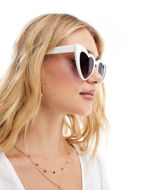 Gafas de sol blancas con montura en forma de corazón de New Look, 3 de 3
