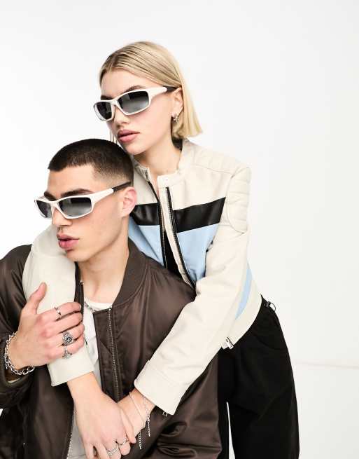 Gafas de sol blanco hueso de estilo envolvente con lentes efecto espejo de AJ Morgan 