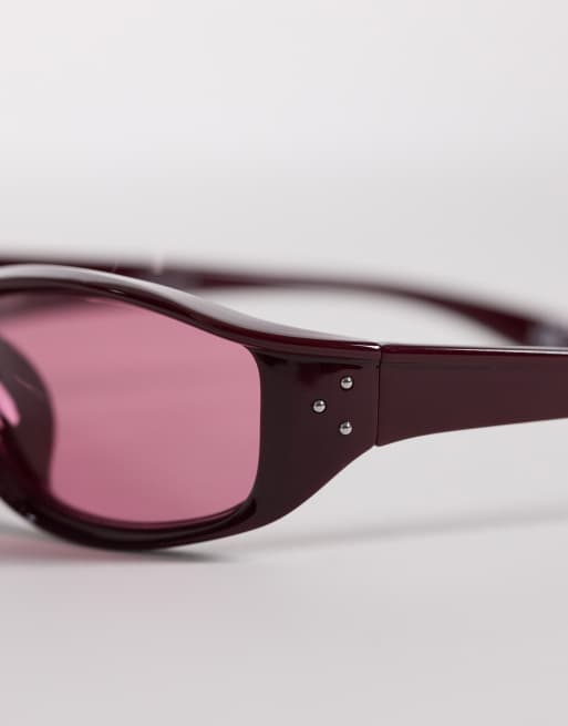 Gafas de sol burdeos redondeadas con diseño envolvente de ASOS DESIGN, 2 de 3