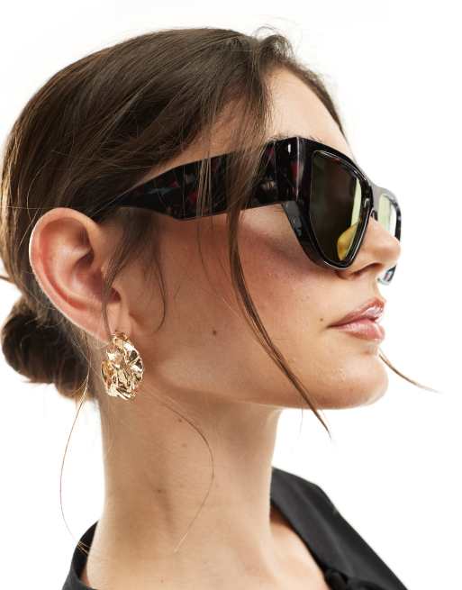 Gafas de sol con montura angular extragrande de mezcla de carey y lentes de espejo en tonos cálidos de Vero Moda, 4 de 4