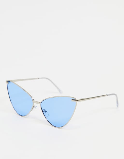 Gafas de sol con montura plateada de estilo ojos de gato y lentes azules de AJ Morgan