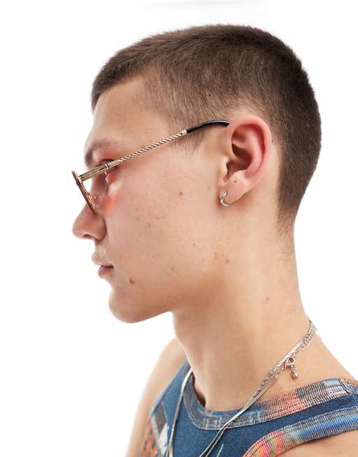 Gafas de sol doradas con montura rectangular en ángulo y lentes rojas de ASOS DESIGN, 4 de 4