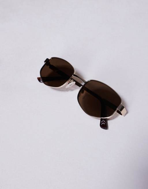 Gafas de sol doradas en ángulo de metal con lentes marrones de ASOS DESIGN