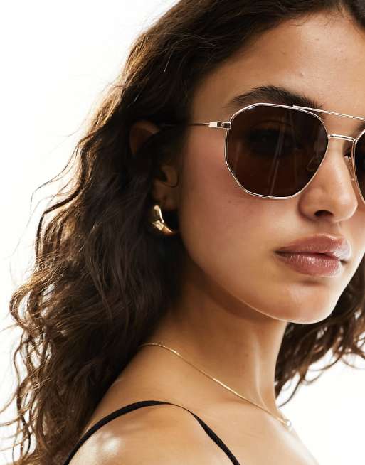 Gafas de sol doradas estilo aviador con montura hexagonal de New Look, 3 de 4