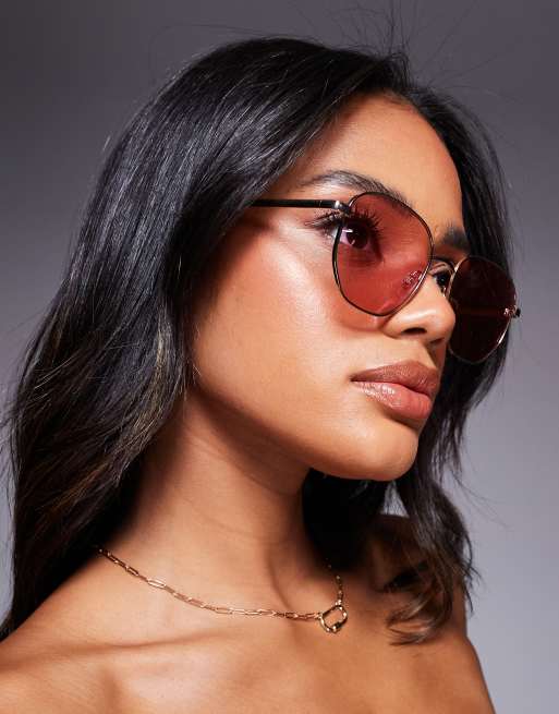 Gafas de sol doradas redondas de metal con lentes rosas Big Time de Quay , 3 de 3