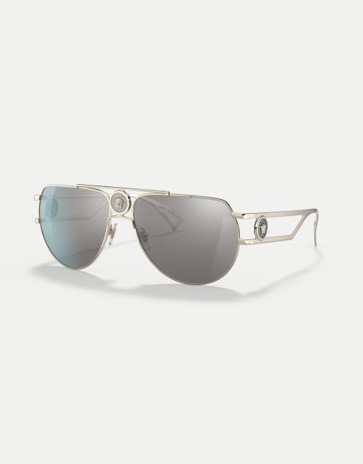 Gafas de sol dorado pálido estilo aviador con lentes plateadas efecto espejo de Versace