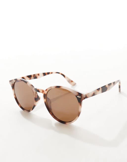 Gafas de sol efecto carey claro con montura clásica redondeada Point Dexter de AJ Morgan , 2 de 3