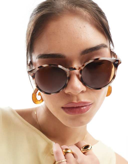 Gafas de sol efecto carey claro con montura clásica redondeada Point Dexter de AJ Morgan , 3 de 3