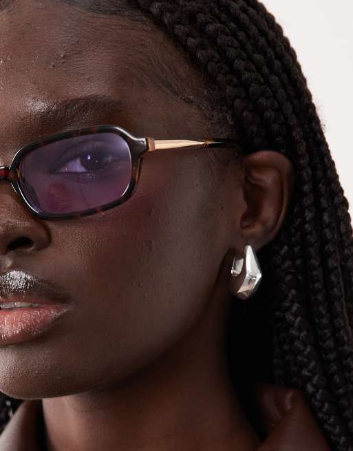 Gafas de sol efecto carey con montura estrecha rectangular, lentes rosas y patillas de metal de ASOS DESIGN, 2 de 3