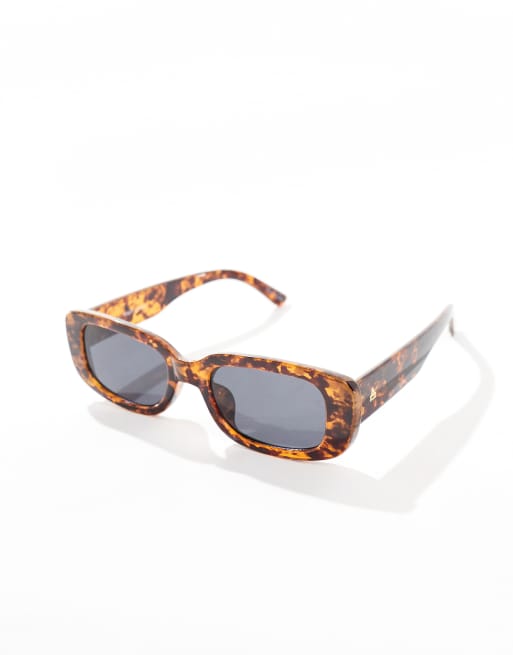 Gafas de sol efecto carey oscuro con montura rectangular estrecha y lentes negras Ceres de AIRE, 2 de 3