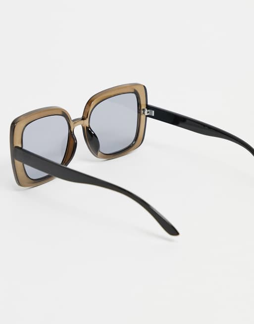 Gafas de sol estilo años 70 con montura cuadrada biselada y lentes ahumadas lisas de ASOS DESIGN, 2 de 4
