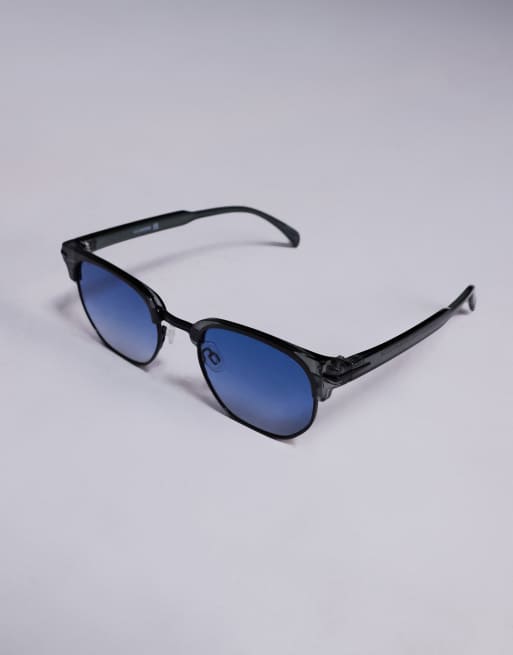 Gafas de sol gris cristalino de estilo retro con lentes azules degradadas de ASOS DESIGN, 2 de 3