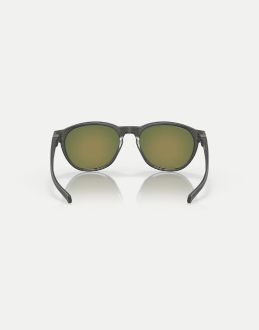 Gafas de sol gris mate ahumado redondas con lentes naranjas polarizadas efecto espejo Reedmace de Oakley, 3 de 3