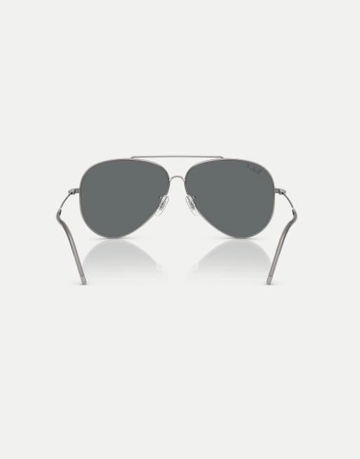 Gafas de sol gris plomo de estilo aviador con lentes grises polarizadas Aviator de Ray-Ban, 3 de 3